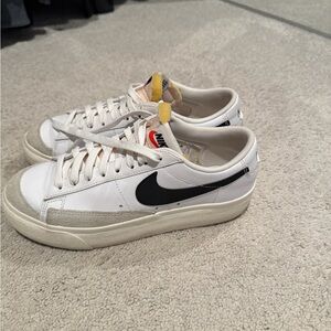 Nike Blazer Platform Low Tops Sz 9 Women’s